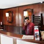 L'aragon A 50m De La Cite De Hotel
