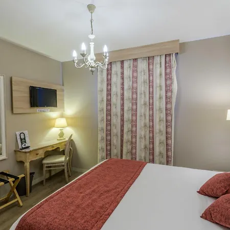 Hotel L'aragon A 50m De La Cite De 3*